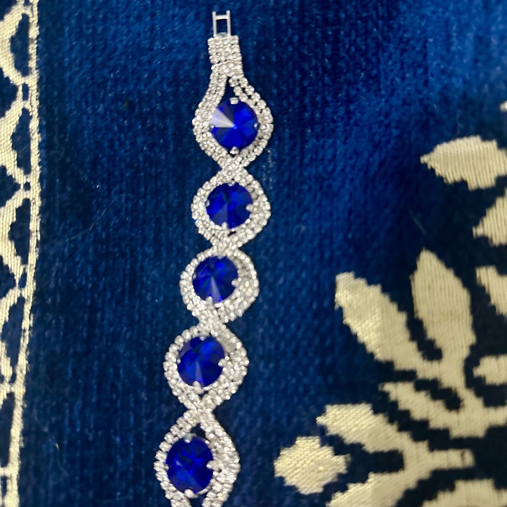 Elegant Silver and Blue rhinestones Bracelet sparkle & dazzle